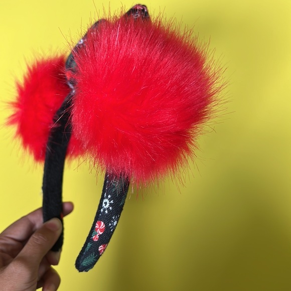 Disney Red Pom Pom Minnie Ears - Picture 3 of 3